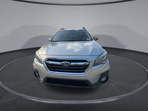 Used 2019 Subaru Outback 2.5i Limited AWD/4WD image 3