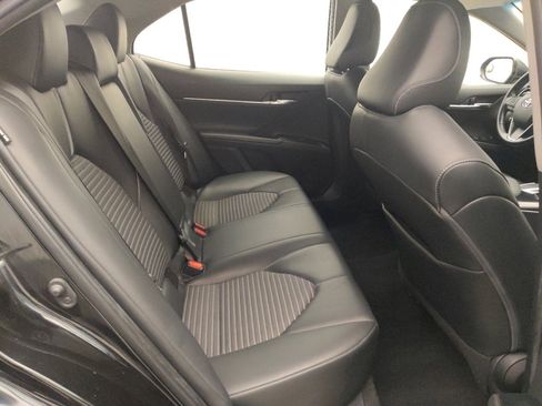 Used 2020 Toyota Camry SE image 19