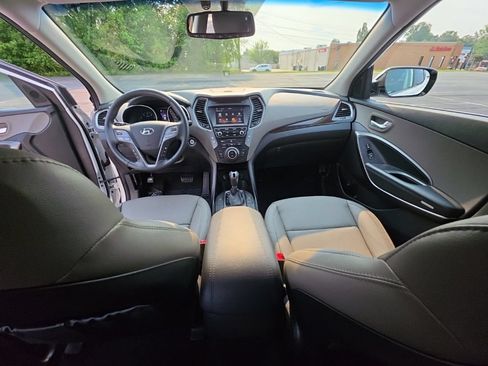 Used 2017 Hyundai Santa Fe Sport FWD image 19