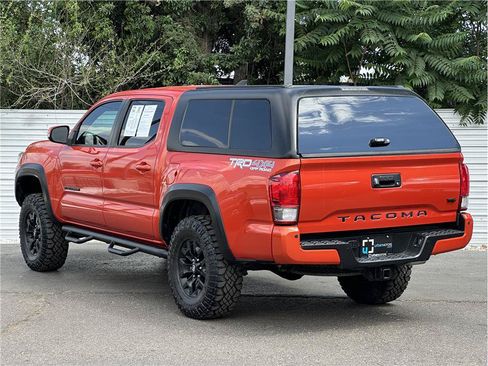 Used 2016 Toyota Tacoma TRD Off-Road AWD/4WD image 12