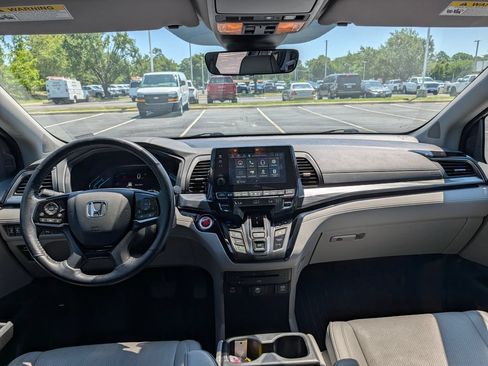 Used 2024 Honda Odyssey Elite image 2