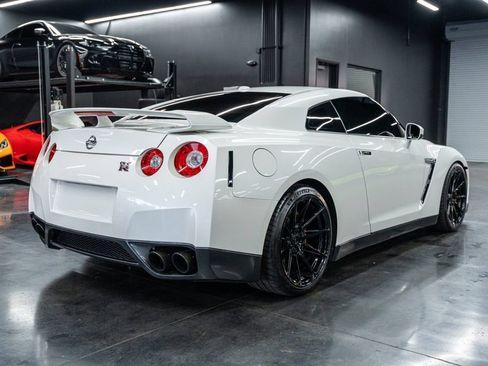 Used 2010 Nissan GT-R Premium AWD/4WD image 13