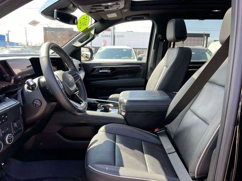 Certified 2025 Chevrolet Suburban Premier w/ Sun And Tow Package image 16