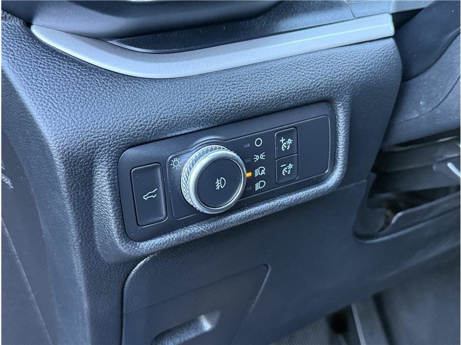 Used 2020 Ford Explorer XLT w/ Equipment Group 202A AWD/4WD image 17
