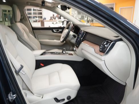 Used 2020 Volvo XC90 T6 Momentum image 35