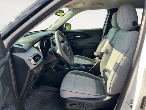 Used 2021 Chevrolet TrailBlazer LT w/ Convenience Package FWD image 9