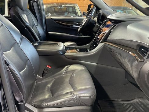Used 2017 Cadillac Escalade ESV Platinum image 6