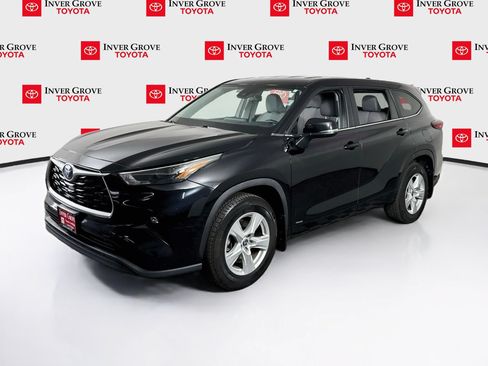 Used 2023 Toyota Highlander LE AWD/4WD image 1