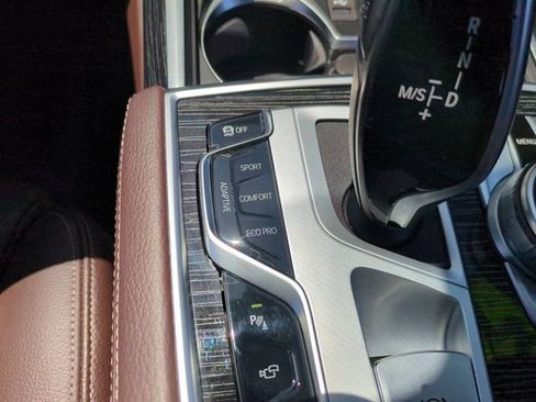 Used 2022 BMW 740i w/ M Sport Package RWD image 35