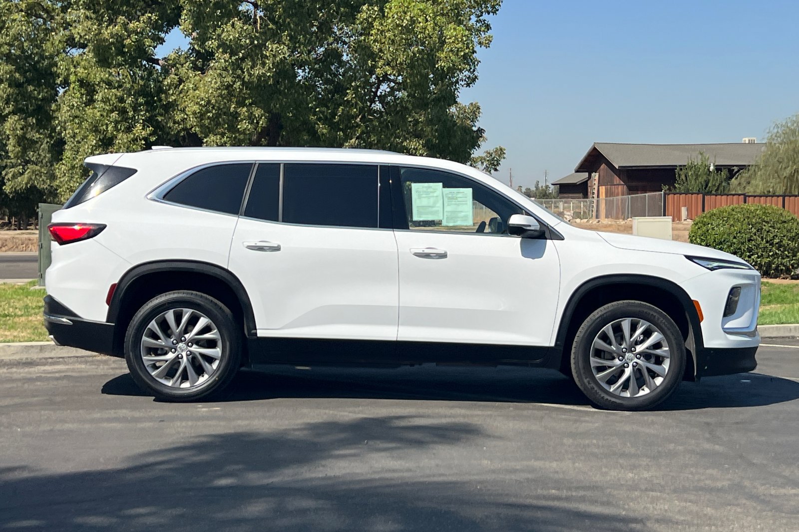 Used 2025 Buick Enclave Preferred FWD image 3