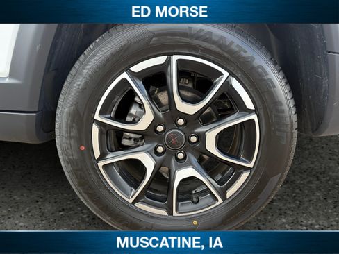 Used 2025 Jeep Compass Trailhawk AWD/4WD image 10