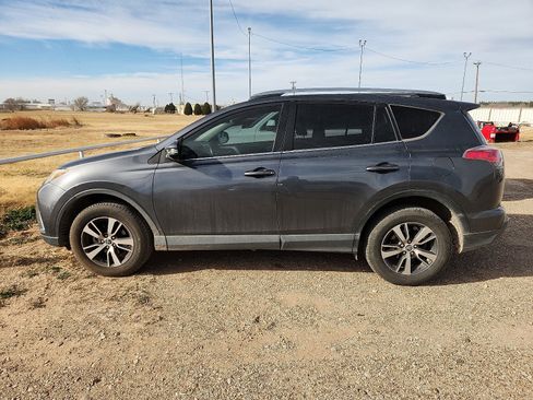 Used 2018 Toyota RAV4 XLE image 2
