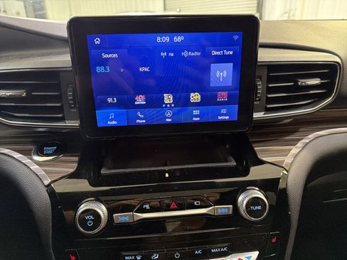 Used 2022 Ford Explorer Limited w/ Equipment Group 301A RWD image 18