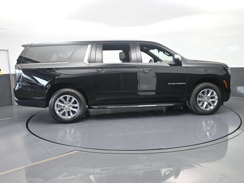 Used 2026 Chevrolet Suburban Premier AWD/4WD image 7