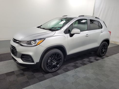 Used 2021 Chevrolet Trax LT w/ Driver Confidence Package AWD/4WD image 2