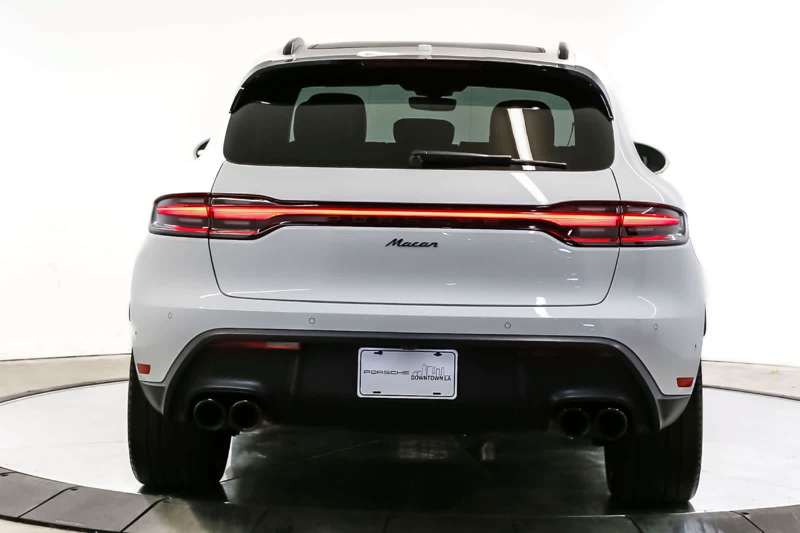 Certified 2024 Porsche Macan AWD/4WD image 9