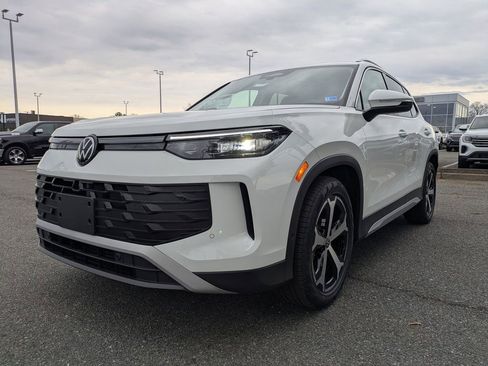 New 2026 Volkswagen Tiguan SE image 8