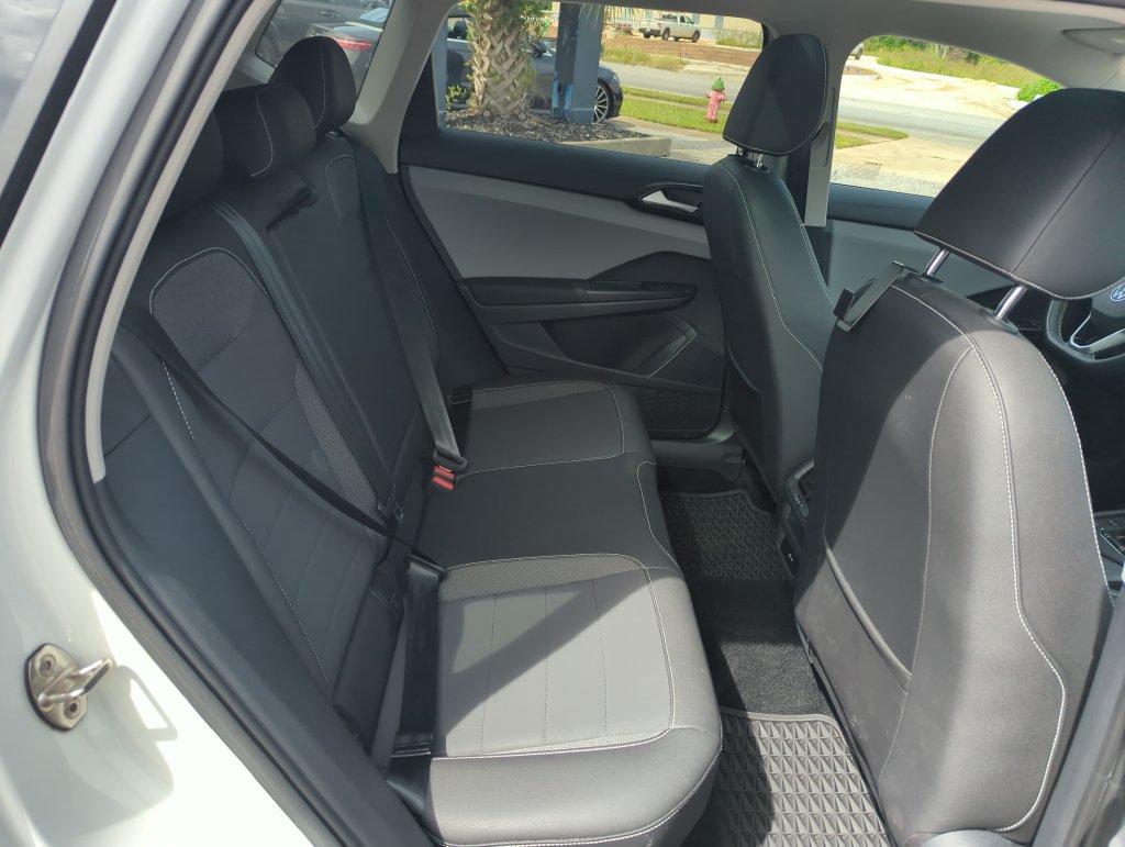 Used 2023 Volkswagen Taos SE w/ Panoramic Sunroof Package FWD image 33