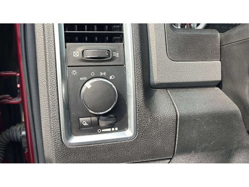 Used 2017 RAM 1500 Classic SLT AWD/4WD image 19