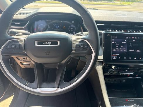 Used 2023 Jeep Grand Cherokee Laredo w/ Luxury Tech Group I AWD/4WD image 29