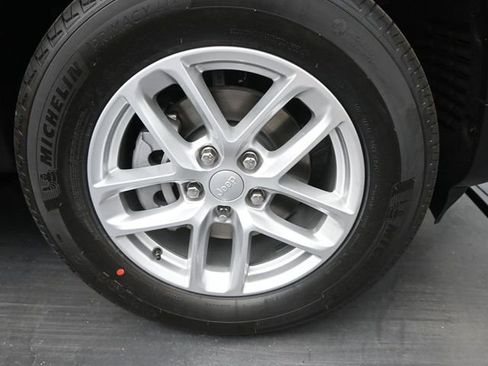 New 2025 Jeep Grand Cherokee Laredo X w/ Luxury Tech Group I image 41