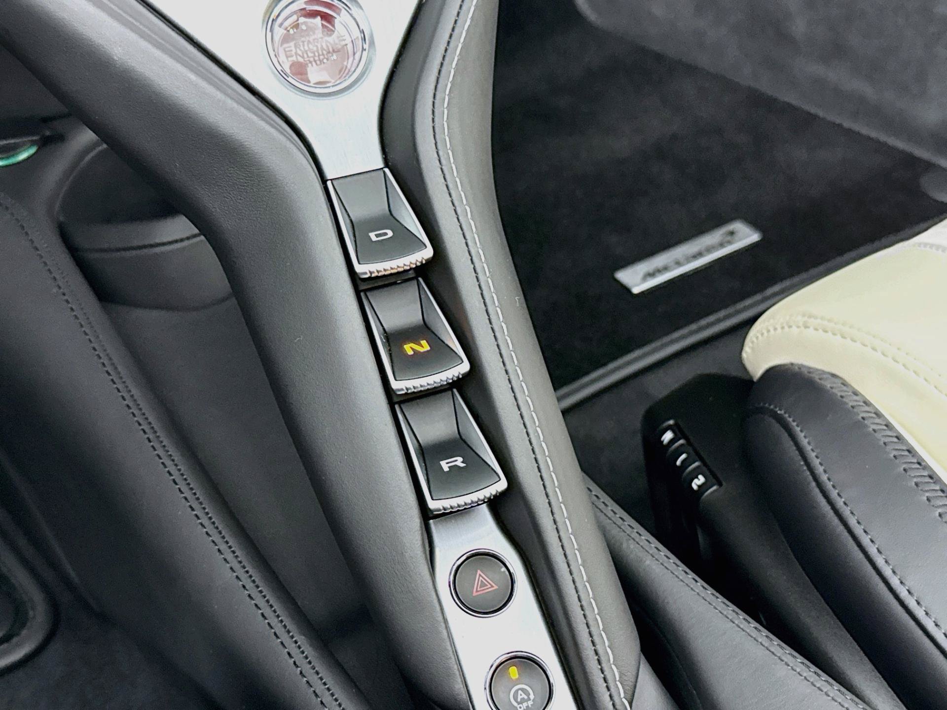 Used 2024 McLaren 750S Spider RWD image 18
