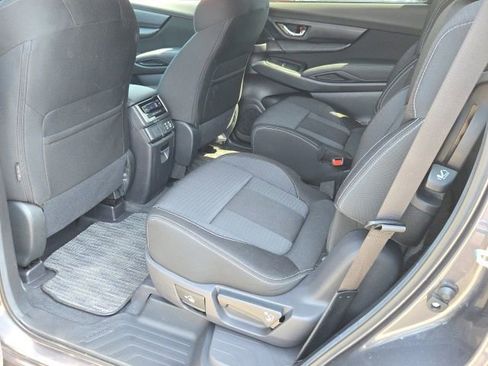 Used 2024 Subaru Ascent Premium w/ Convenience Package image 11