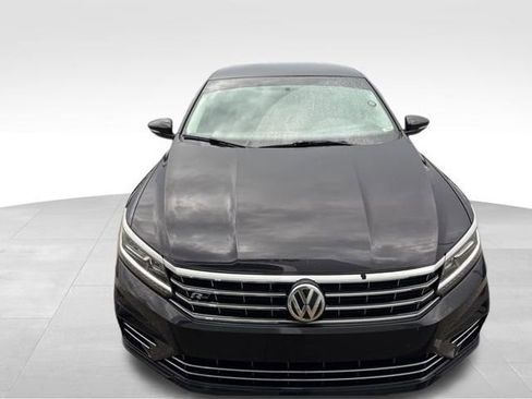 Used 2017 Volkswagen Passat 1.8T R-Line image 2