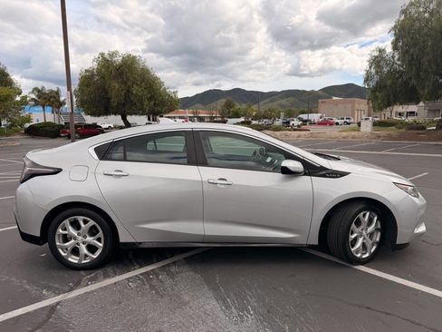 Used 2017 Chevrolet Volt Premier w/ Driver Confidence II Package FWD image 7