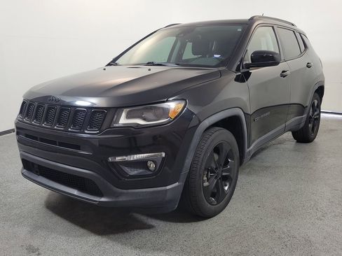 Used 2018 Jeep Compass Latitude w/ Popular Equipment Group FWD image 3