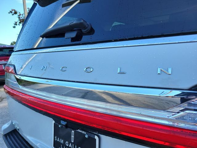 Certified 2021 Lincoln Navigator Reserve w/ Luxury Package AWD/4WD image 7