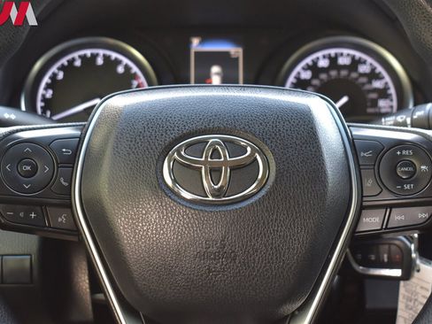Used 2018 Toyota Camry LE image 13