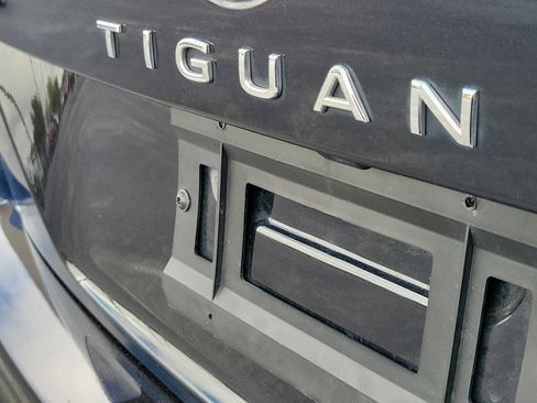 Used 2024 Volkswagen Tiguan SE image 8