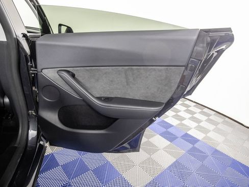 Used 2025 Tesla Model Y Long Range RWD image 16