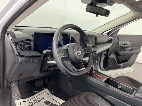 Used 2025 Nissan Kicks SR FWD image 16