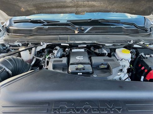 Used 2024 RAM 2500 Limited image 32