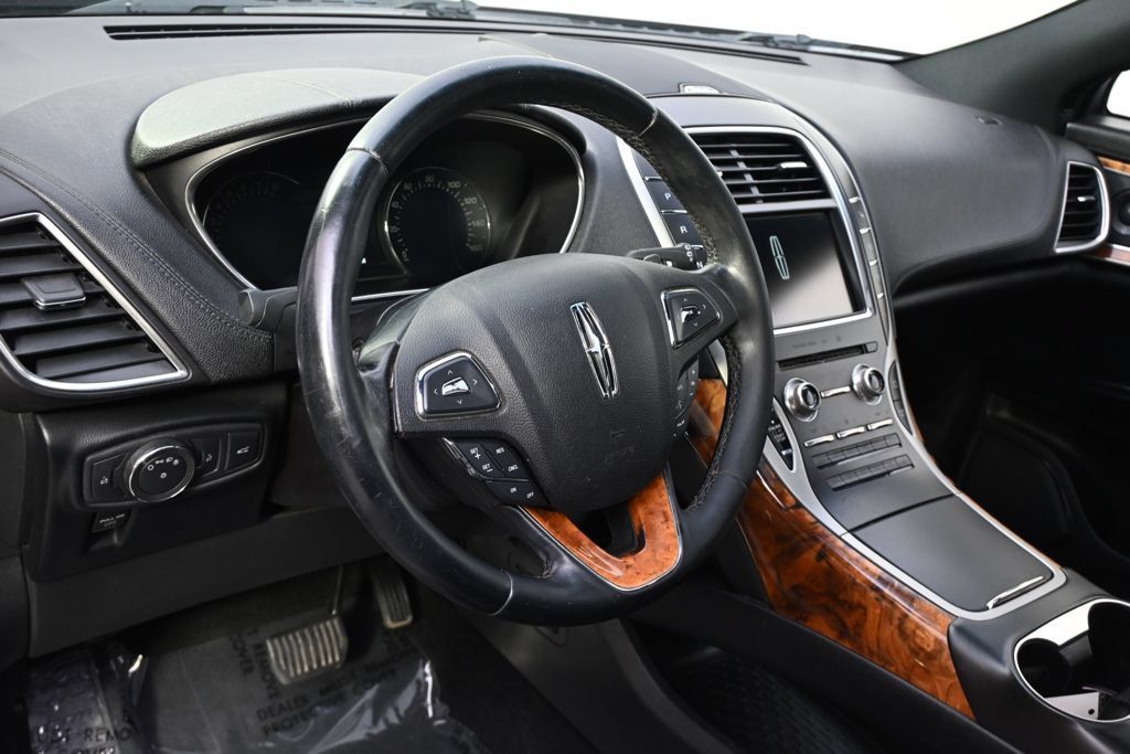 Used 2016 Lincoln MKX Reserve w/ Technology Package AWD/4WD image 11