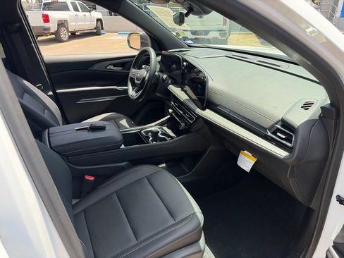 Used 2026 Chevrolet Traverse LT w/ Driver Confidence Package FWD image 11