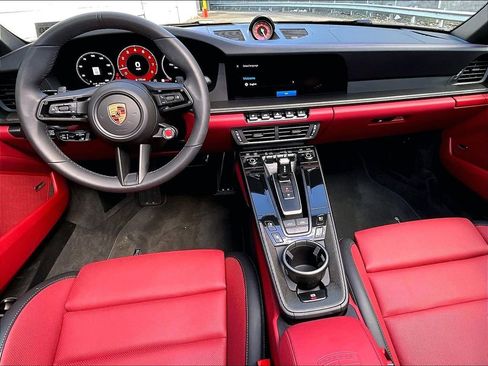 Used 2025 Porsche 911 Carrera RWD image 18
