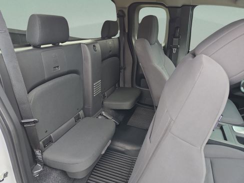 Used 2023 Nissan Frontier S image 24