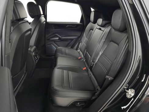 Used 2025 Porsche Cayenne GTS AWD/4WD image 42