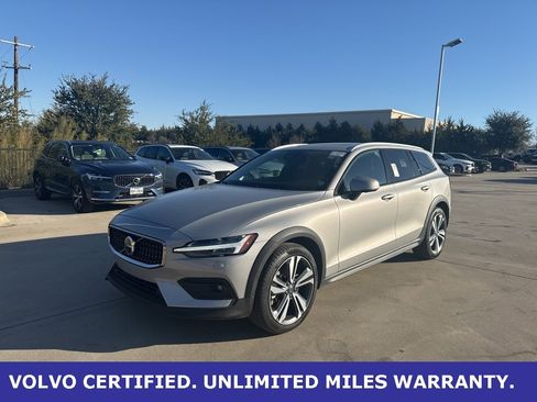 Certified 2025 Volvo V60 B5 Cross Country Plus image 1