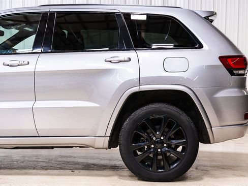 Used 2018 Jeep Grand Cherokee Altitude image 36