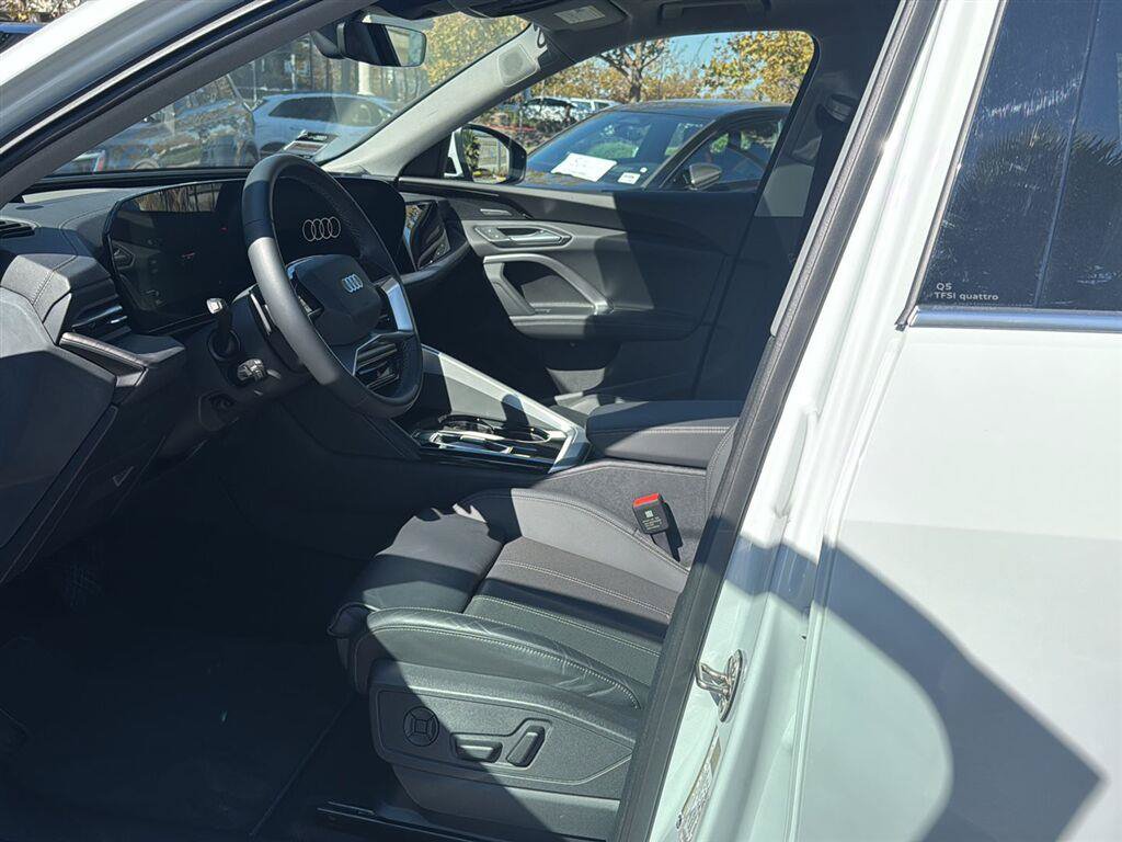 Certified 2025 Audi Q5 Premium AWD/4WD image 12