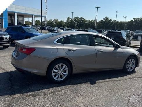 Used 2025 Chevrolet Malibu LT FWD image 5