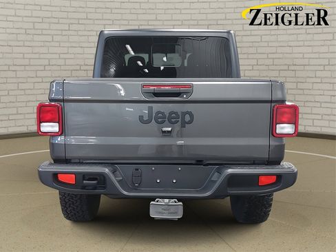 Used 2022 Jeep Gladiator Sport image 6