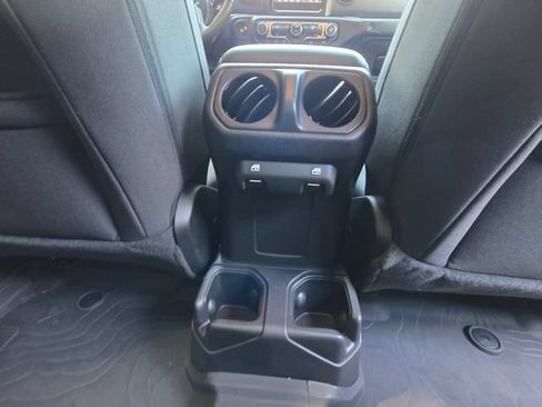 Used 2023 Jeep Gladiator Mojave AWD/4WD image 28