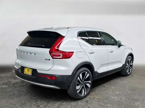 Certified 2023 Volvo XC40 B5 Ultimate w/ Protection Package Premier image 5