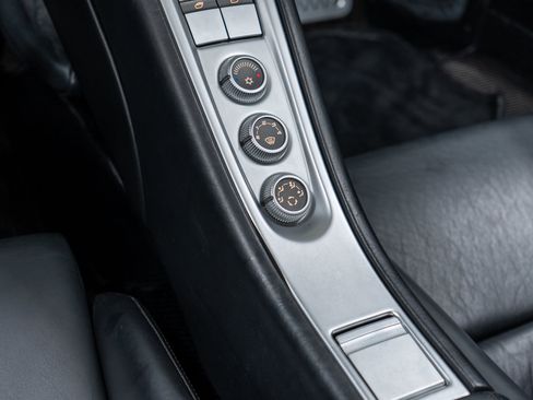 Used 2005 Porsche Carrera GT RWD image 37