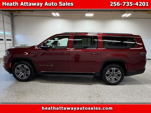 Used 2024 Jeep Wagoneer L Series II w/ Flexible Seating Group RWD image 1